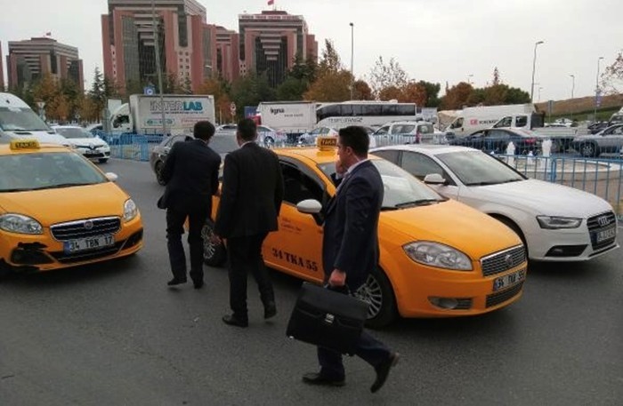 Bakan Zeybekci trafiği taksiyle atlattı - Resim: 1