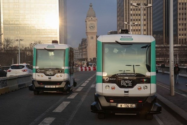Paris'te sürücüsüz otobüsler trafiğe çıktı - Resim: 1
