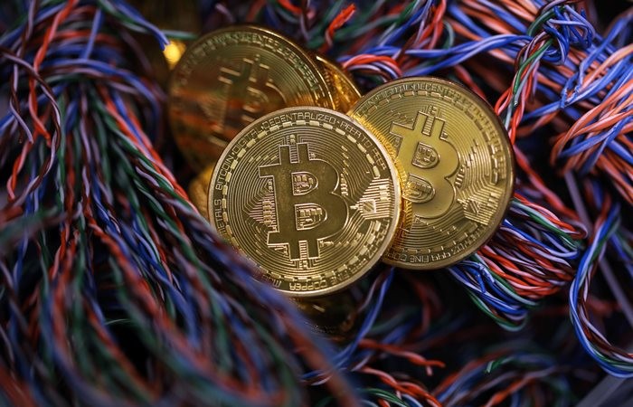 Bitcoin bir saatte eridi