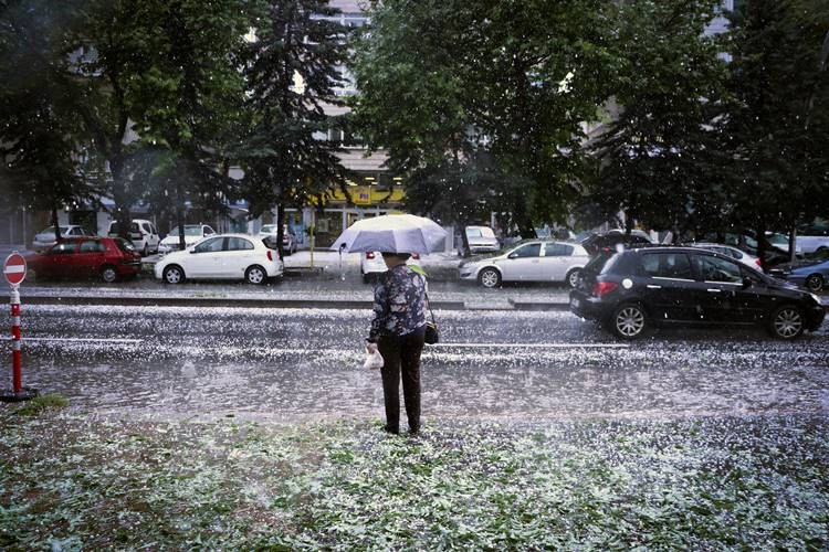 Başkent'i dolu ve sağanak vurdu - Resim: 1