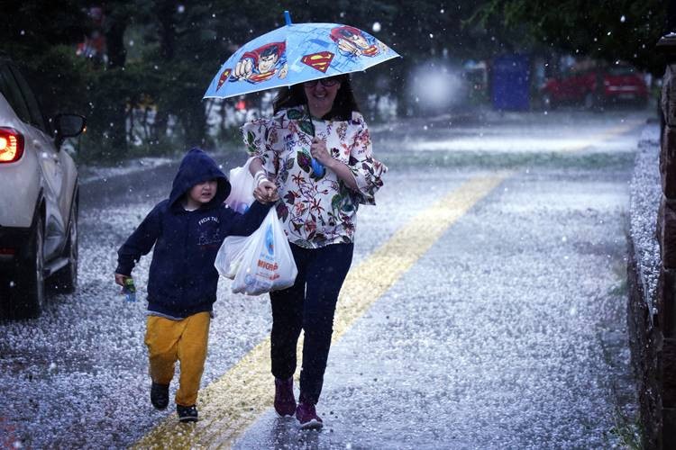 Başkent'i dolu ve sağanak vurdu - Resim: 4