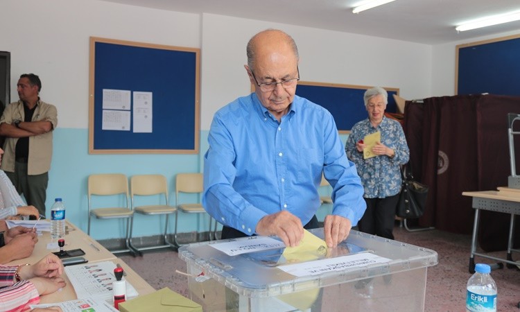 Siyasiler sandık başında - Resim: 2