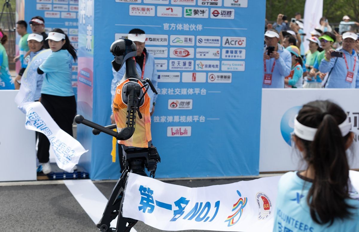 Robotlar ilk kez insanlarla maraton koştu! Tarihe geçen yarışın şampiyonu Tiangong Ultra oldu - Resim: 4