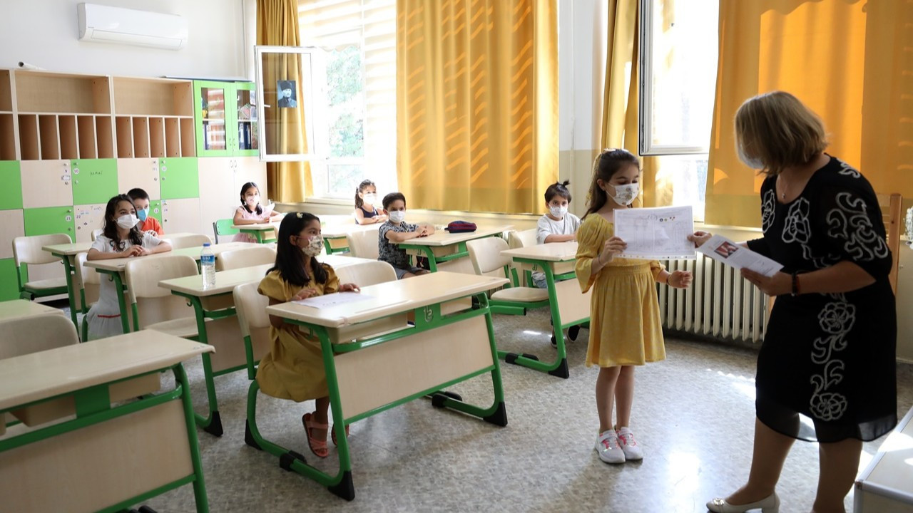 Eğitim yılı sona erdi: Yaklaşık 20 milyon öğrenci bugün karnesini alacak