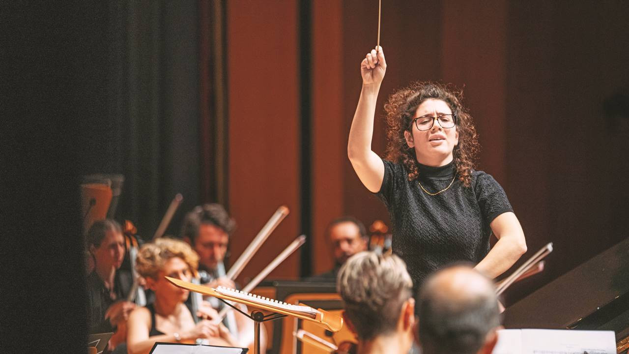 CRR’nin ilk kadın daimi şefi Nil Venditti: Klasik müziği daha erişilebilir hâle getirmek istiyorum