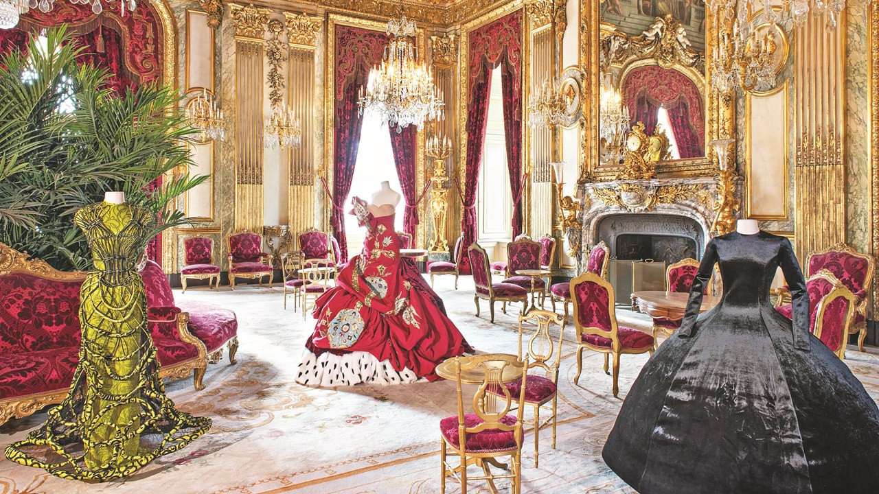 Louvre, ilk kez bir moda sergisine ev sahipliği yapıyor