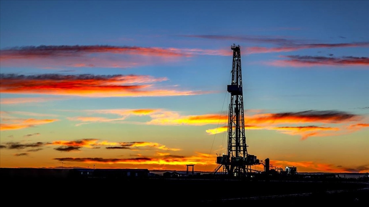 Brent petrolün üç haftalık gerilemesi sürüyor