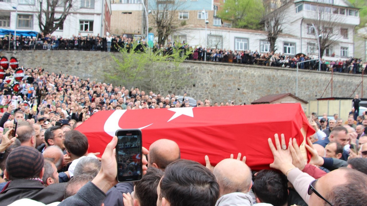Volkan Konak'a veda: Ünlü sanatçı memleketi Trabzon'a defnedildi
