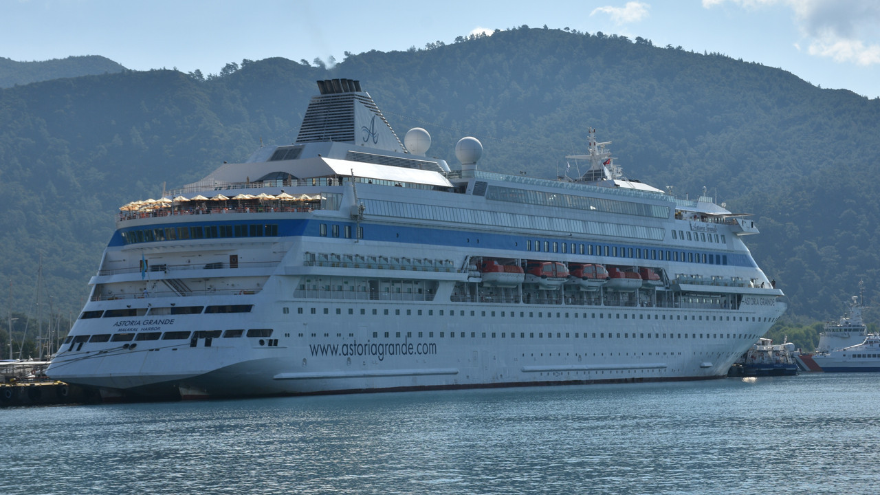 Marmaris'e sezonun ilk kruvaziyeri Rus turistlerle geldi