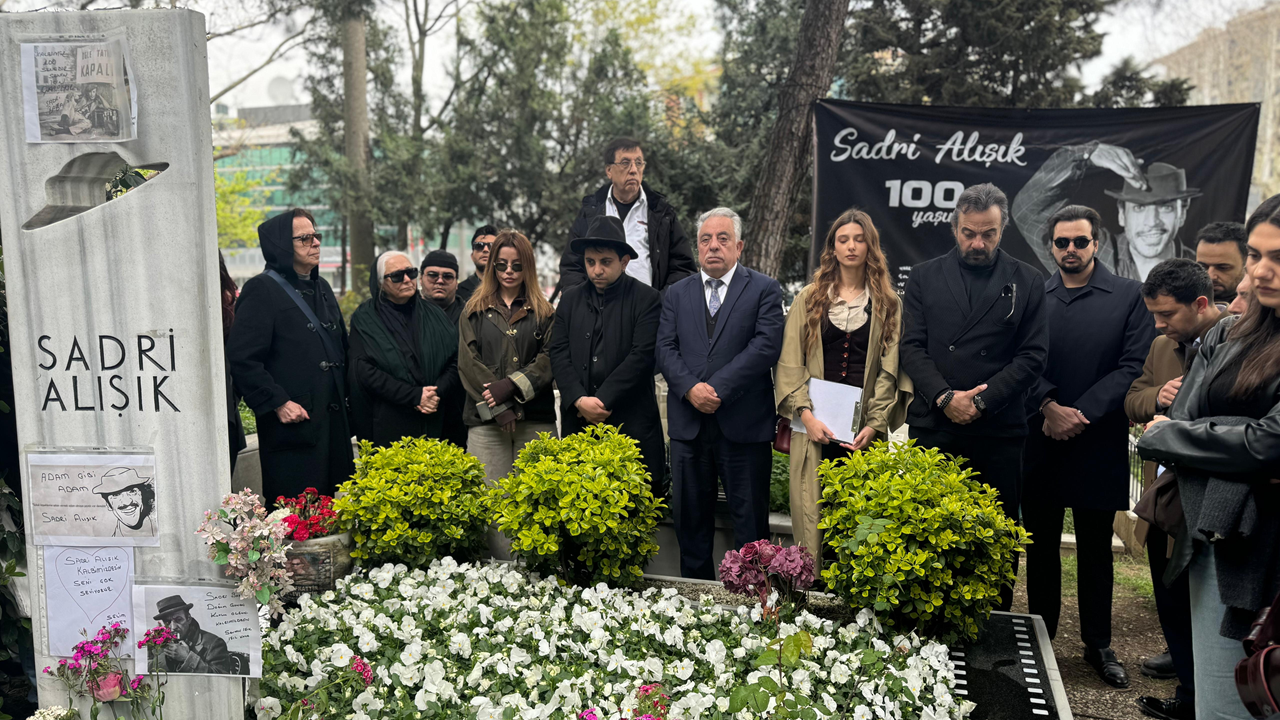 Sadri Alışık, doğumunun 100. yılında kabri başında anıldı