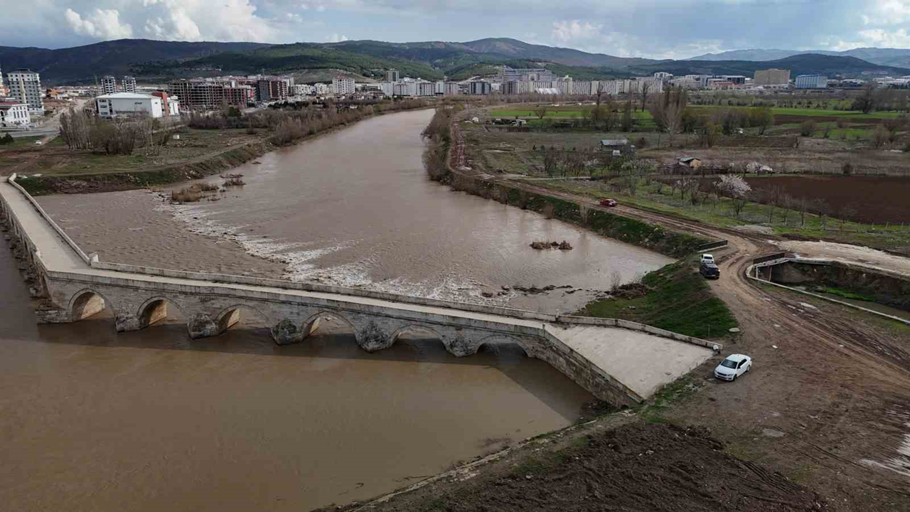 Yağışlar tarım üreticilerinin yüzünü güldürdü