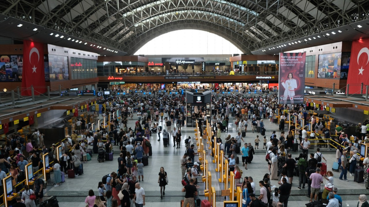 Sabiha Gökçen Havalimanı, bayramda rekor yolcu sayısına ulaştı