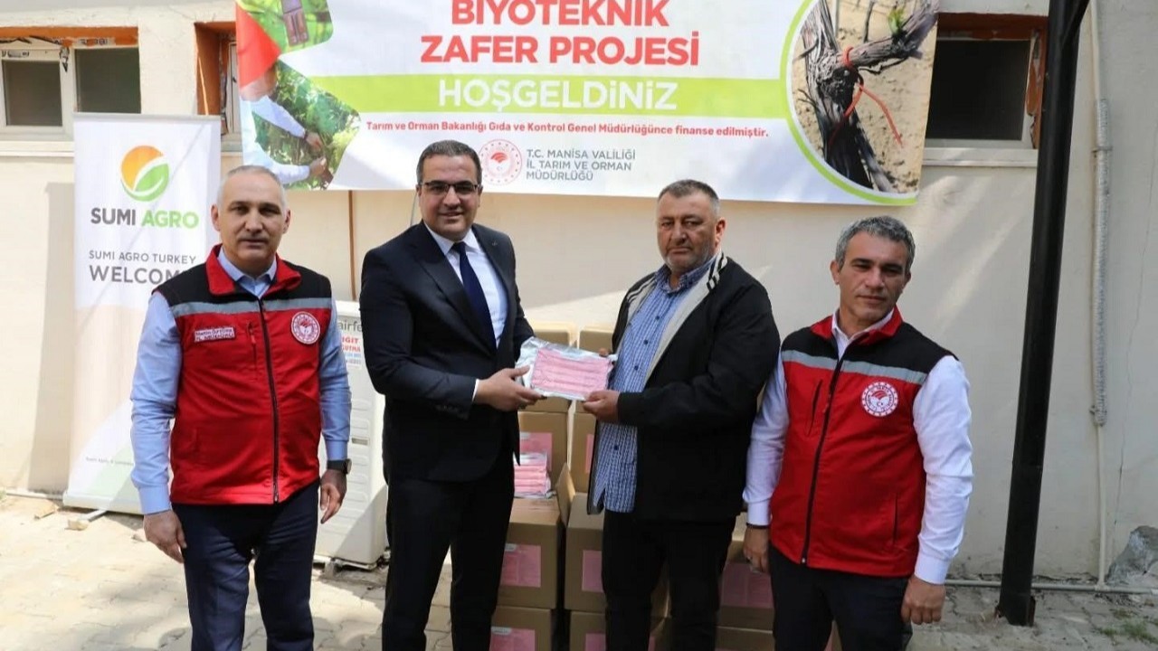 Manisalı çiftçilere salkım güvesine karşı biyolojik destek