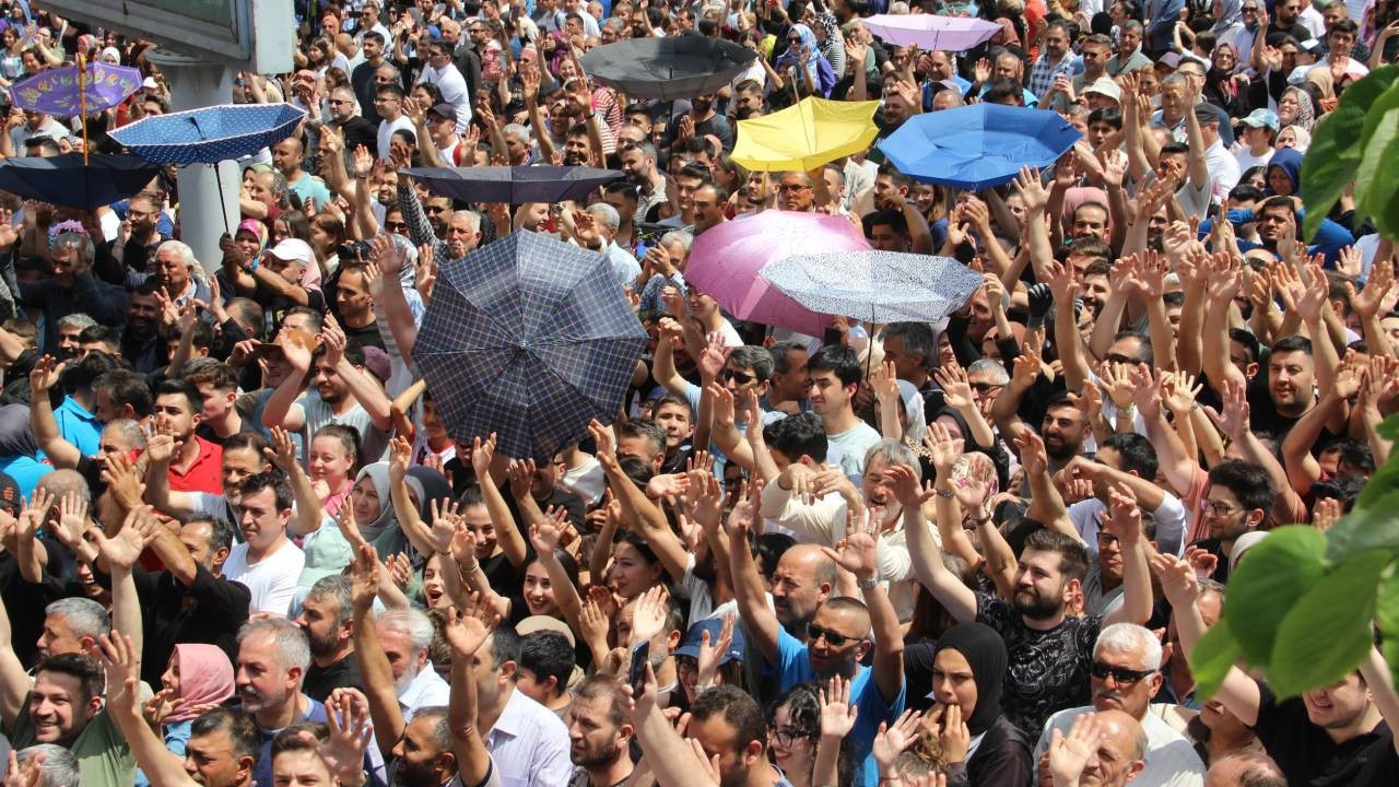 Şifalı mesir macunu için on binlerce kişi birbiriyle yarıştı