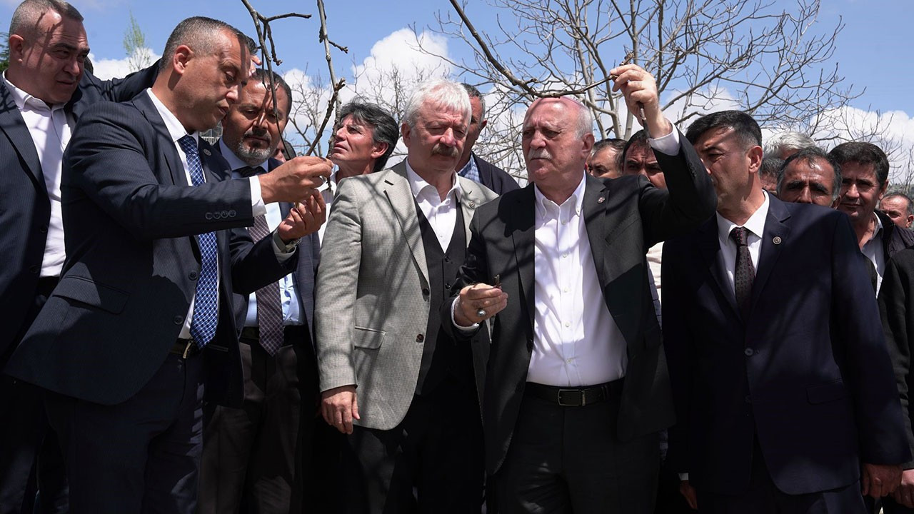 TZOB Başkanı Bayraktar son durumu açıkladı: 65 il don felaketinden olumsuz etkilendi