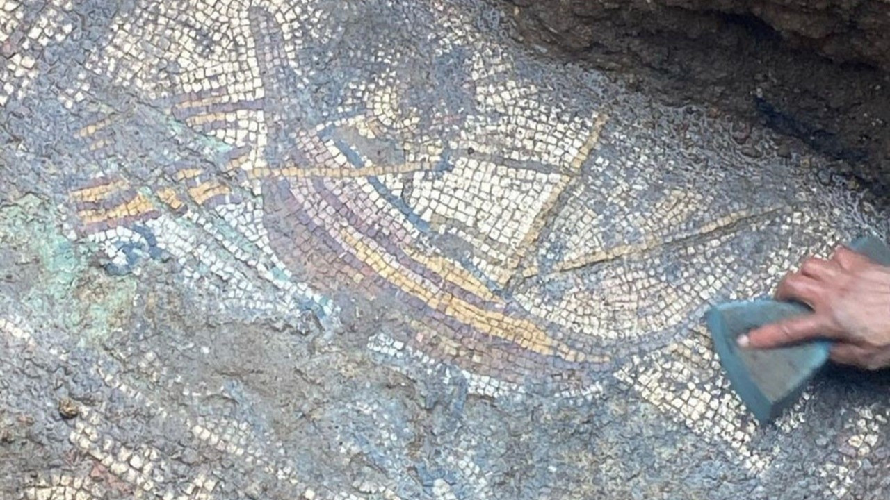 Papa'nın geleceğini açıkladığı İznik'te Hz. İsa döneminden kaldığı iddia edilen mozaik bulundu