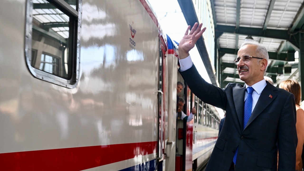 Bakan Uraloğlu duyurdu: Dünyaca ünlü iki turistik tren İstanbul’a geliyor Bakan Uraloğlu duyurdu: Dünyaca ünlü iki turistik tren İstanbul’a geliyor