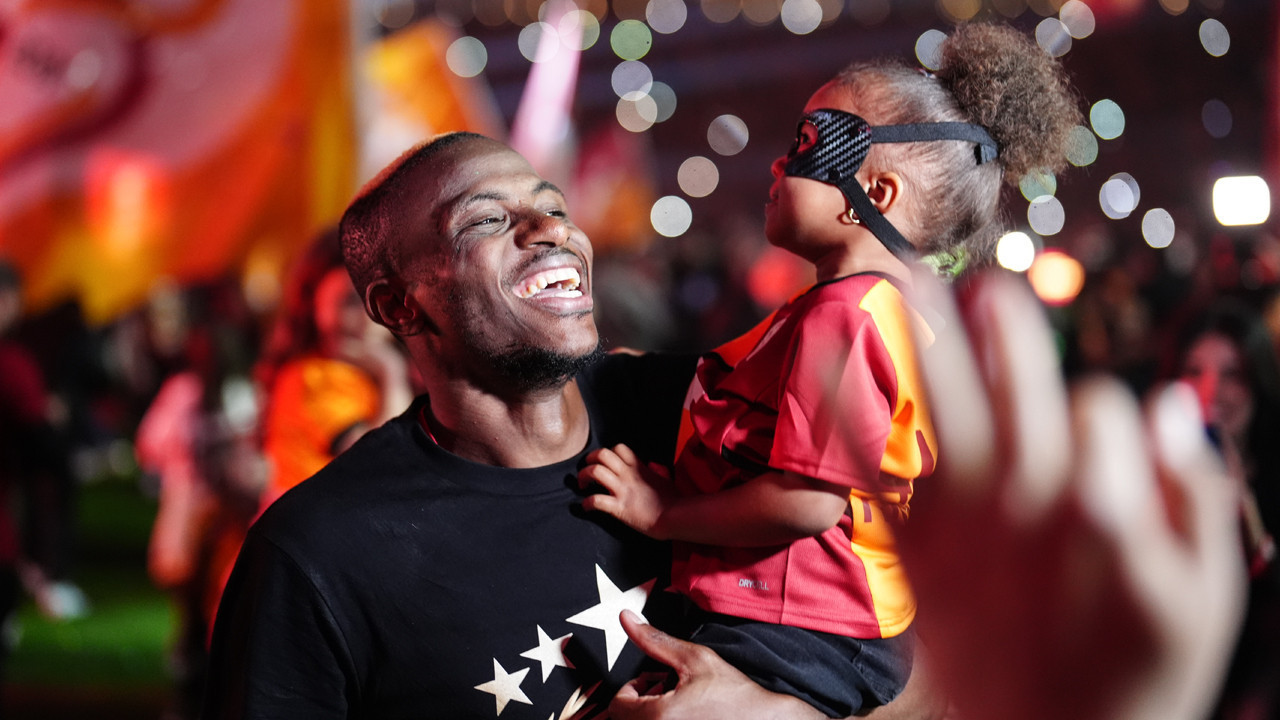 Victor Osimhen kalacak mı gidecek mi? Galatasaray yöneticisi Abdullah Kavukcu yıldız oyuncuya yaptıkları teklifi açıkladı