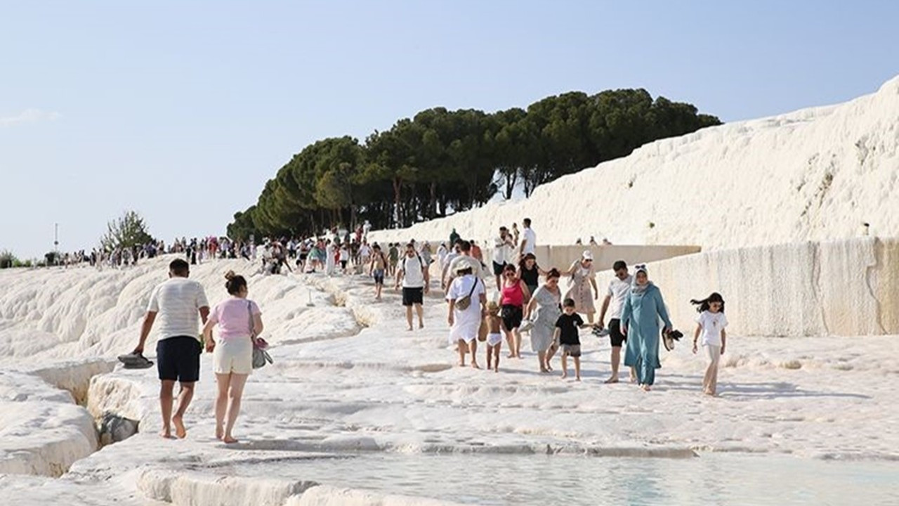 Bayram tatilinde Pamukkale’ye ziyaretçi akını