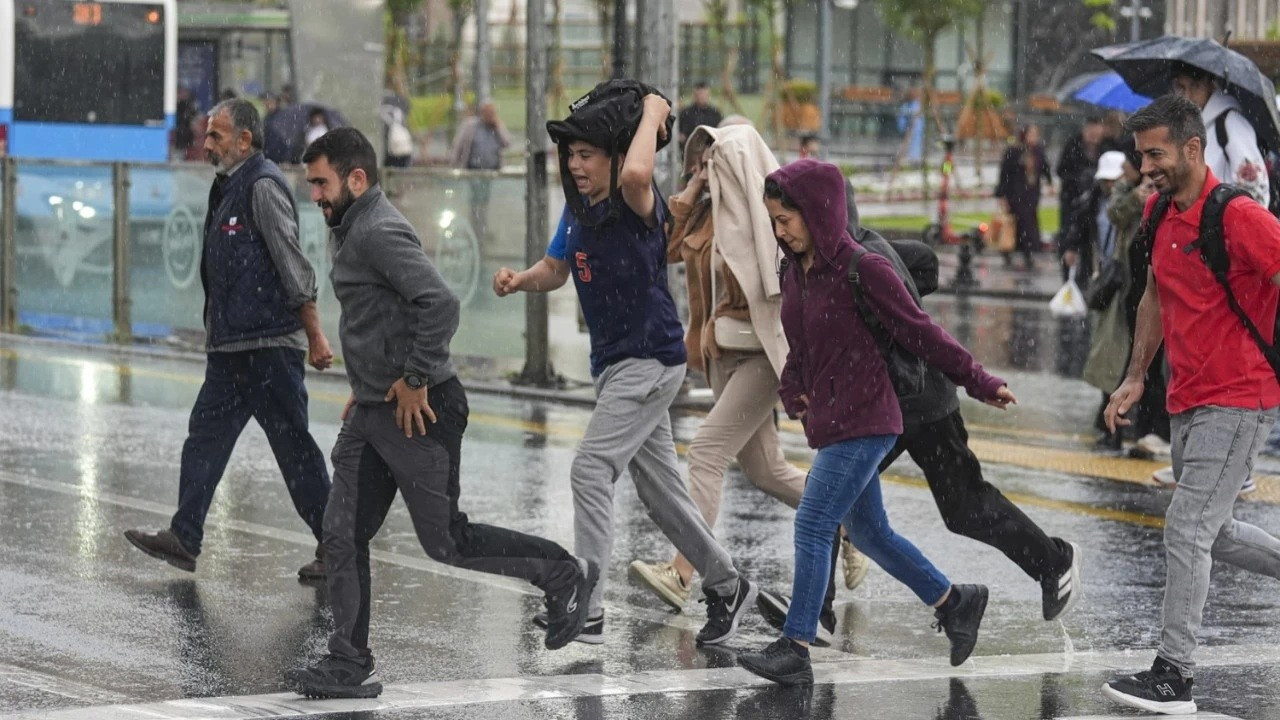 Meteoroloji tarih vererek açıkladı! Sıcaklıklar yağmurla birlikte düşecek, Bugün hava nasıl olacak? İstanbul Ankara İzmir hava durumu, Yağmur yağacak mı?
