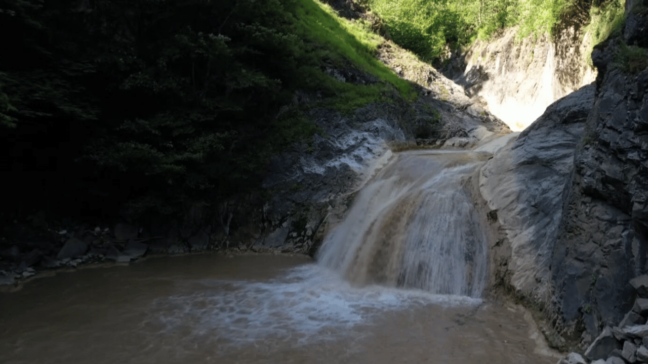 Mavi Göl'de şok: Sezon başlamadan sona Erdi, turkuaz su çamura döndü