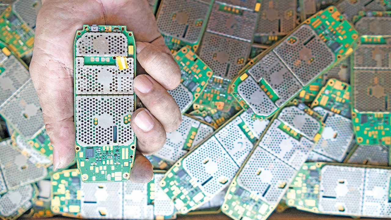 e-atıktan toksiksiz altın üretmenin yolu bulundu