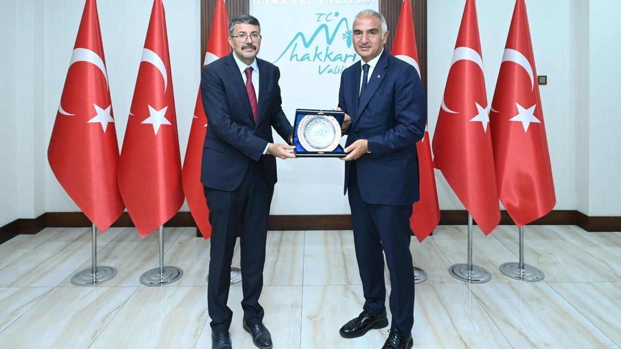 Bakan Ersoy, Hakkari'de incelemelerde bulundu