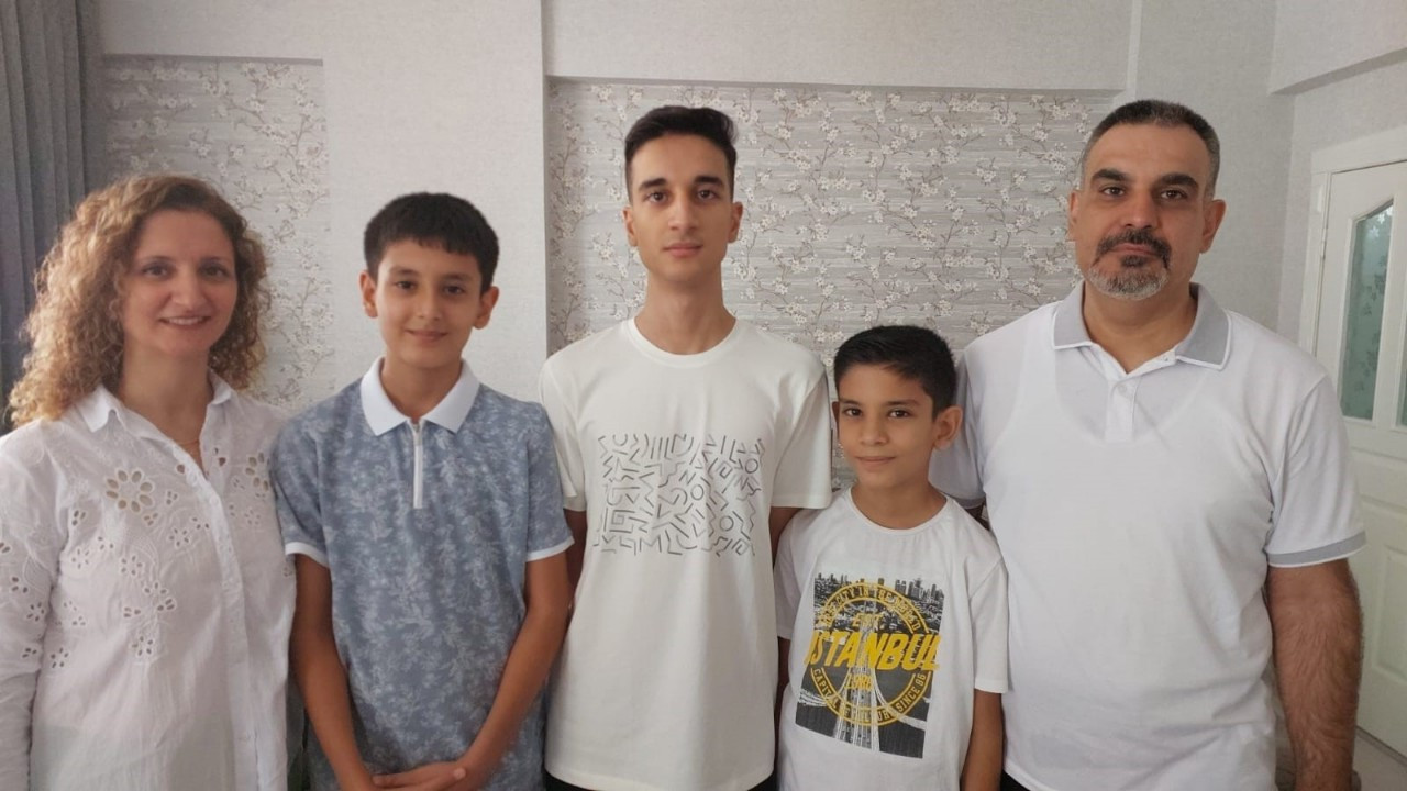 Bir aile, iki şampiyon! YKS birincisinin kardeşi de LGS birincisi çıktı!