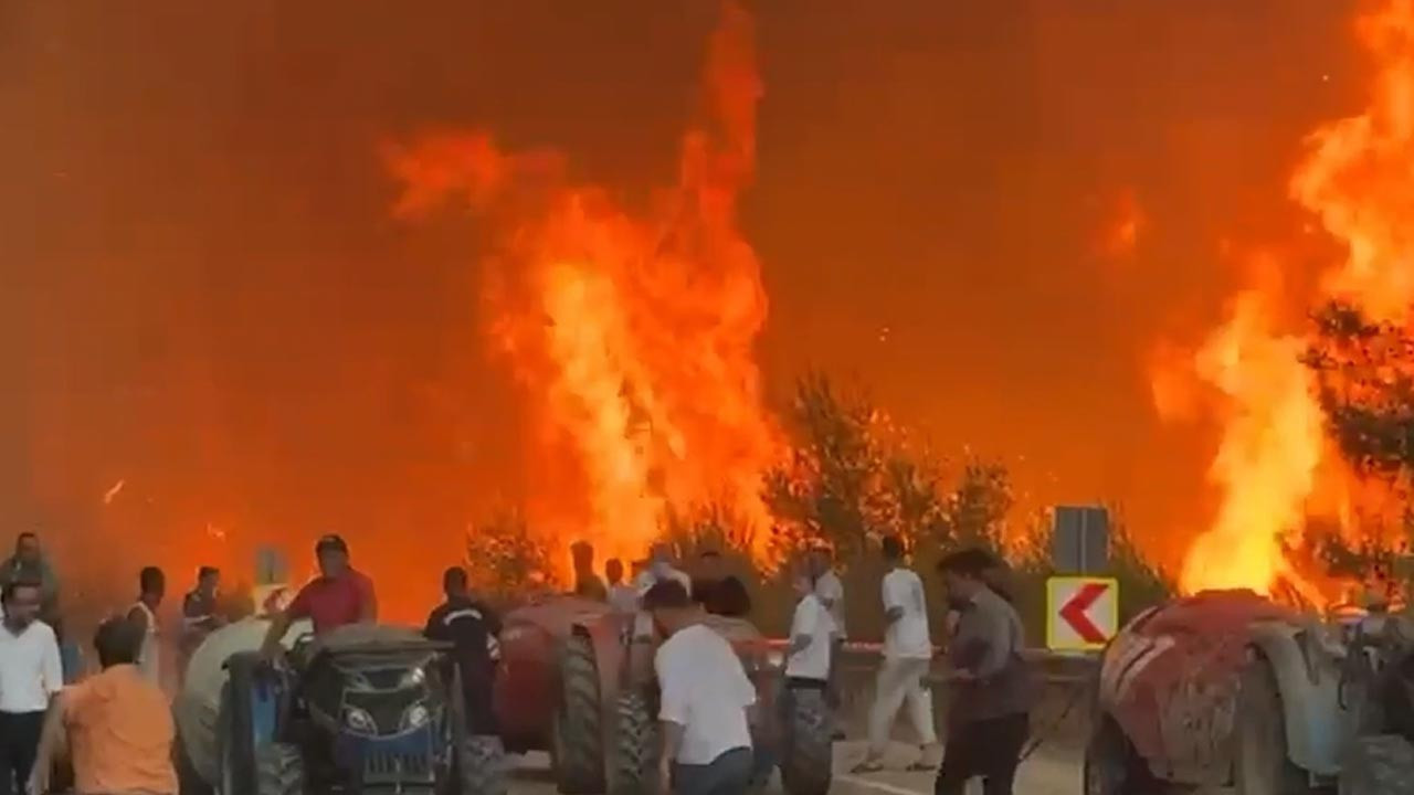 Bursa alev alev yanıyor: Canhıraş mücadele! Ekipler alevler arasında kaldı