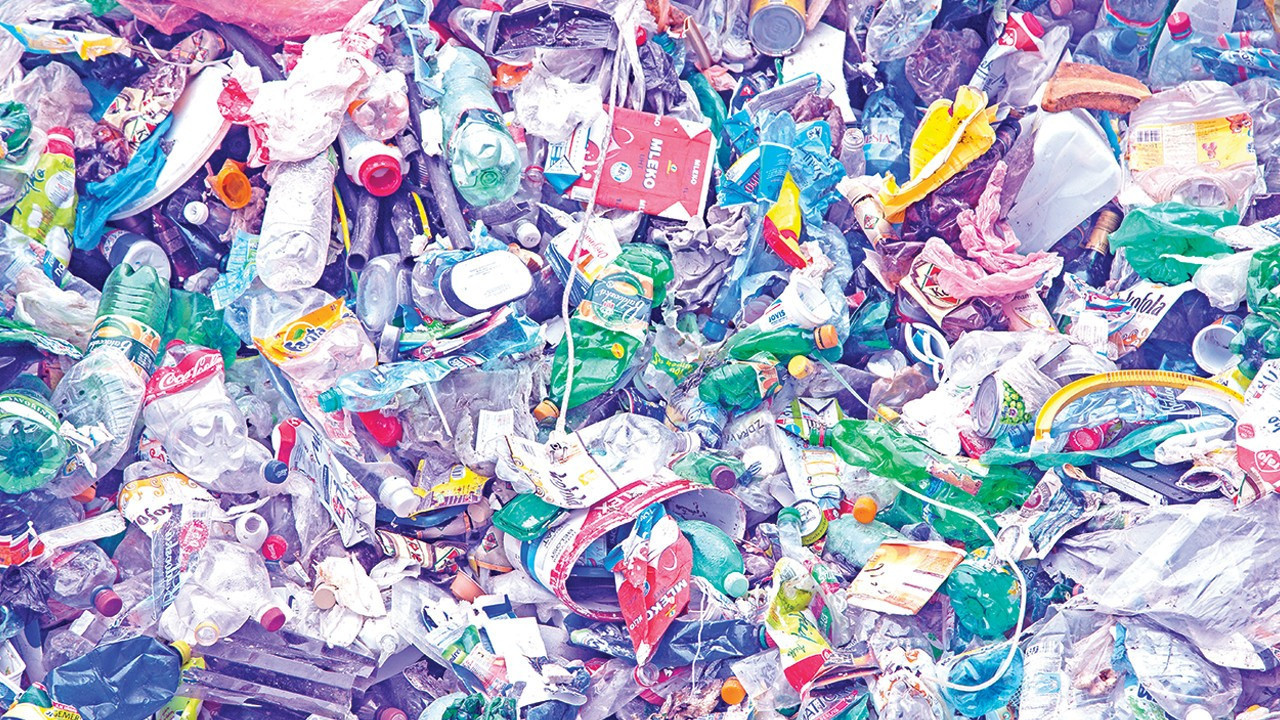 Her hafta bir adet kredi kartı yutuyoruz