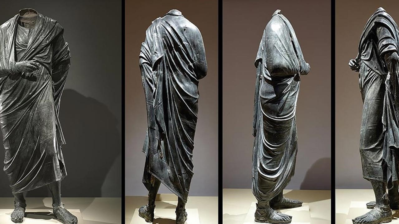 Türkiye'ye getirilen Marcus Aurelius heykeli, Millet Kütüphanesi'nde ziyaretçilere açıldı