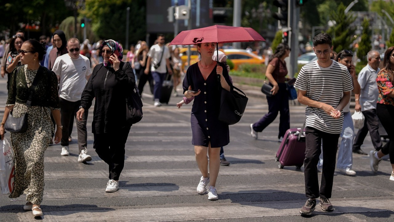 Meteoroloji uyardı! Bir yanda rekor sıcaklıklar, bir yanda sağanak | 10 AĞUSTOS HAVA DURUMU, Bugün hava nasıl olacak? İstanbul'da yağmur yağacak mı?