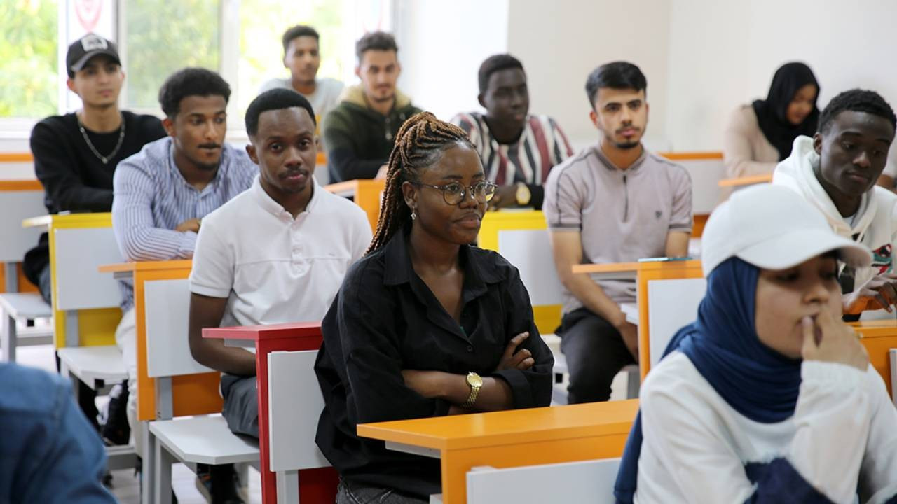 MEB'den Türkiye'deki yabancı öğrenciler için Türkçe öğretimi programı