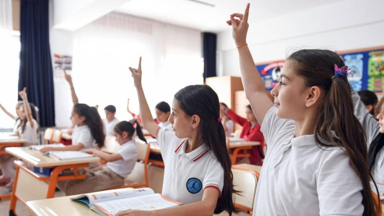 Okul formaları geri dönüyor: Ekonomik, sade, kullanışlı olacak, 4 yıl değiştirilemeyecek