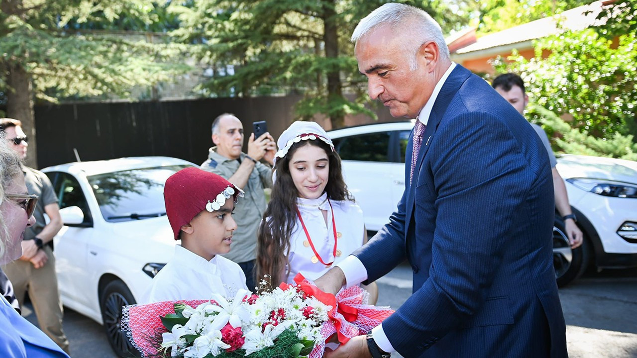 Bakan Ersoy Tunceli’de turizm hedeflerini açıkladı Bakan Ersoy Tunceli’de turizm hedeflerini açıkladı