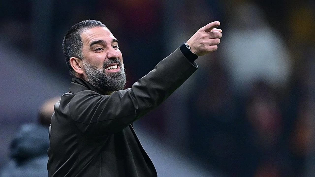 Arda Turan'ın kırmızı kart aldığı maçta Shakhtar Donetsk, Panathinaikos'a penaltılarda elendi