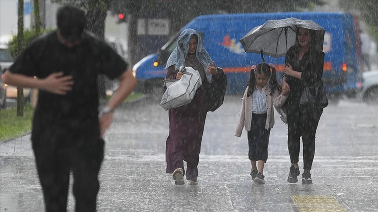 16 Ağustos hava durumu | Meteoroloji'den 13 kentte sarı kodlu uyarı: Sağanak ve fırtına geliyor!