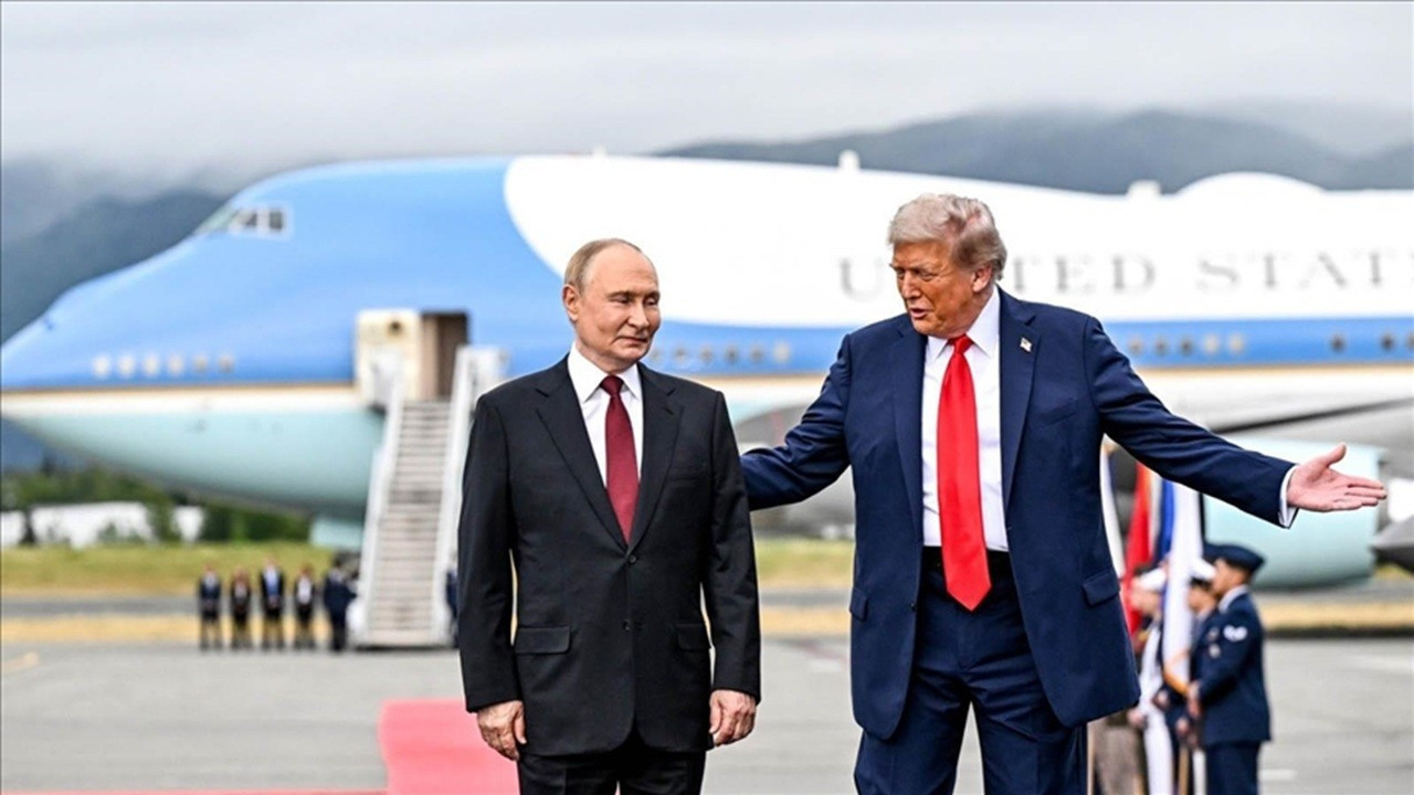 Alaska'daki Trump-Putin Zirvesi'nde büyük skandal! Gizli belge otelde unutuldu