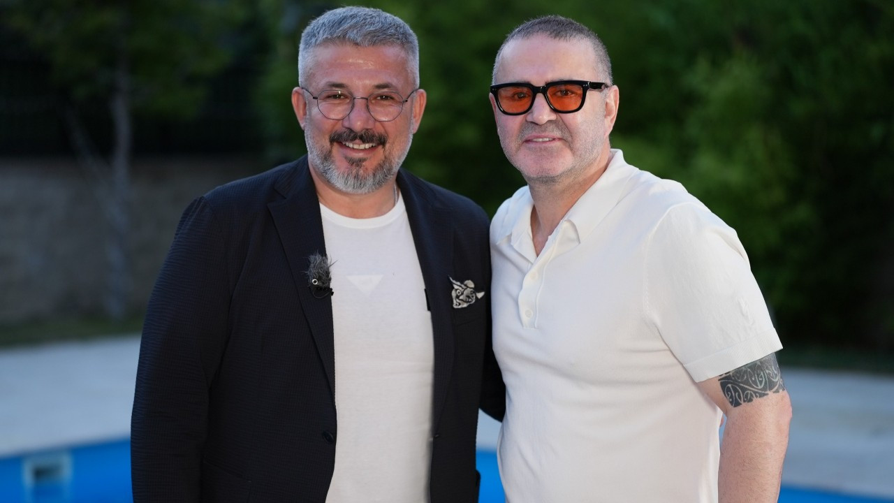 Azad Medeni Kahraman, programında Şafak Sezer’i ağırladı