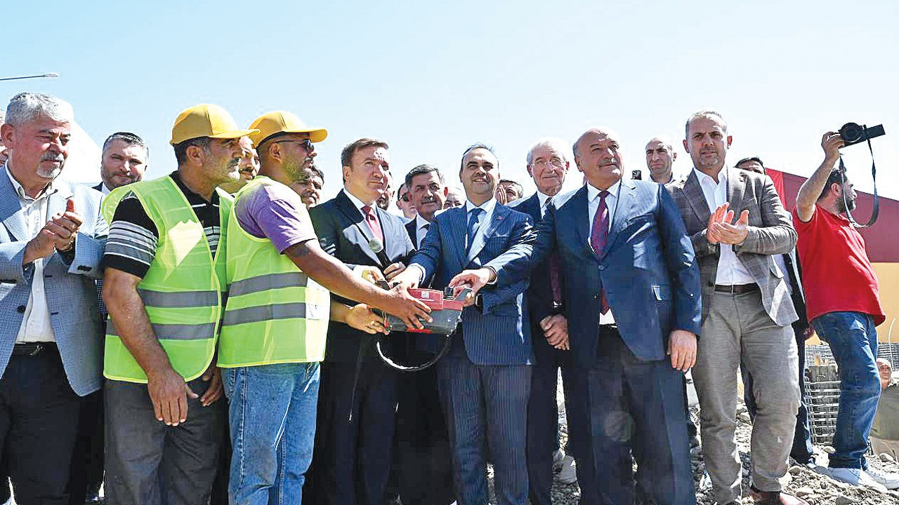 Erzincan'a Yeni Bir Soluk: Örnek Sanayi Sitesi Temel Atma Töreniyle Hayata Geçiyor!
