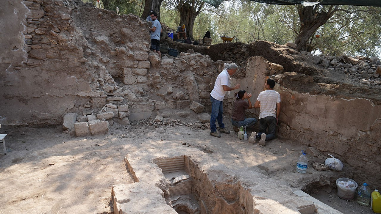 Antandros Antik Kenti kazılarında bin 600 yıllık vaftizhane ortaya çıkarıldı