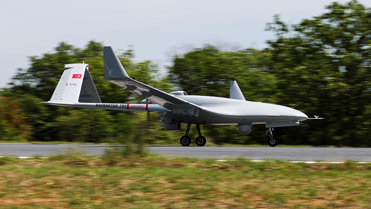 Yapay zeka destekli Bayraktar TB2T-AI SİHA'dan rekor uçuşu