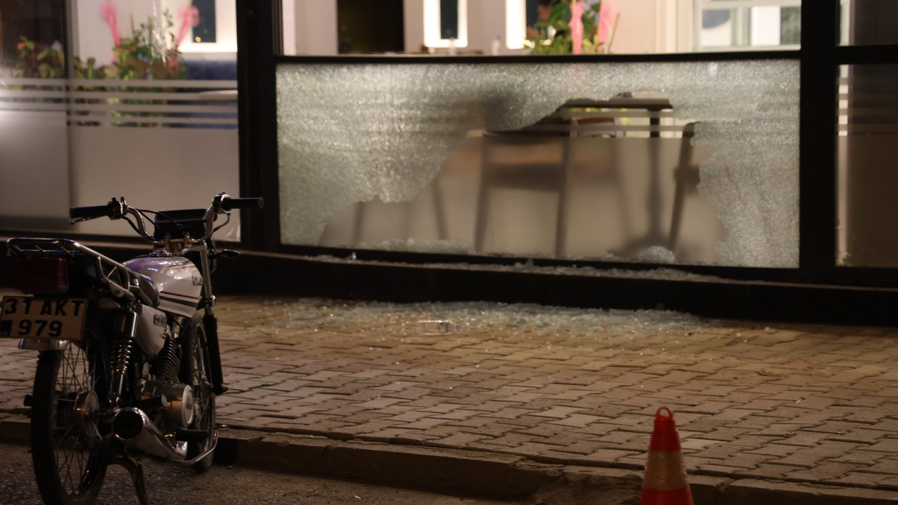 3 gün arayla önce motosiklet sonra otomobil ile kurşunlandı! Adana'daki kafede üst üste dehşet