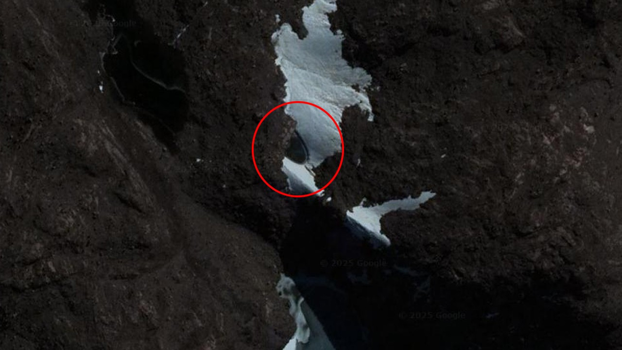 Google Maps'te keşfedildi: Antarktika’da 'UFO' sosyal medyayı karıştırdı