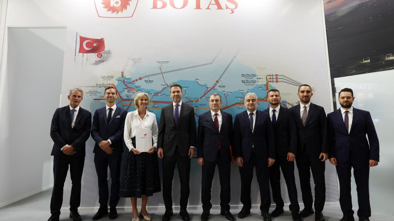 Türkiye'nin enerji portföyü genişliyor! 8 şirketle LNG anlaşması, 15 milyar metreküp tedarik