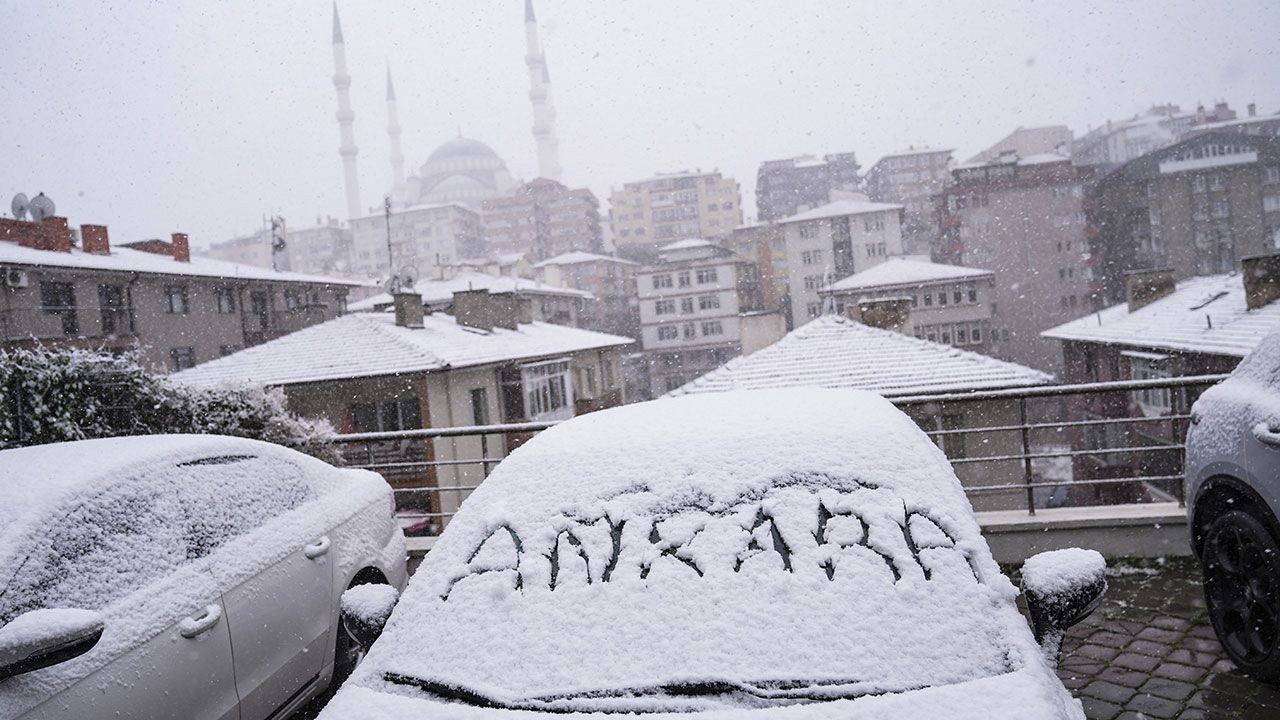 Ankara beyaza büründü: Kar yağışı nedeniyle okullar kapalı - Resim: 4
