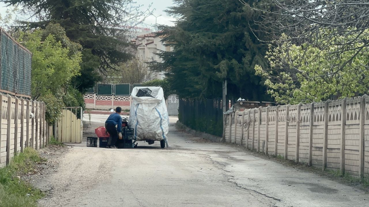 Çöp ev ihbarıyla gittikleri evde şok yaşadılar! Evin sahibi bakın kim çıktı? - Resim: 4