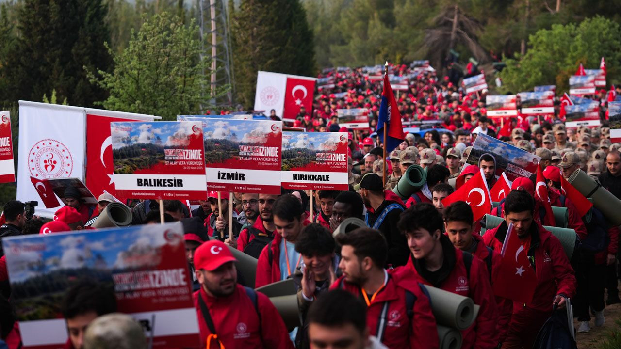 Çanakkale'de binlerce kişi, 57'nci Alay'ın izinde yürüdü - Resim: 1