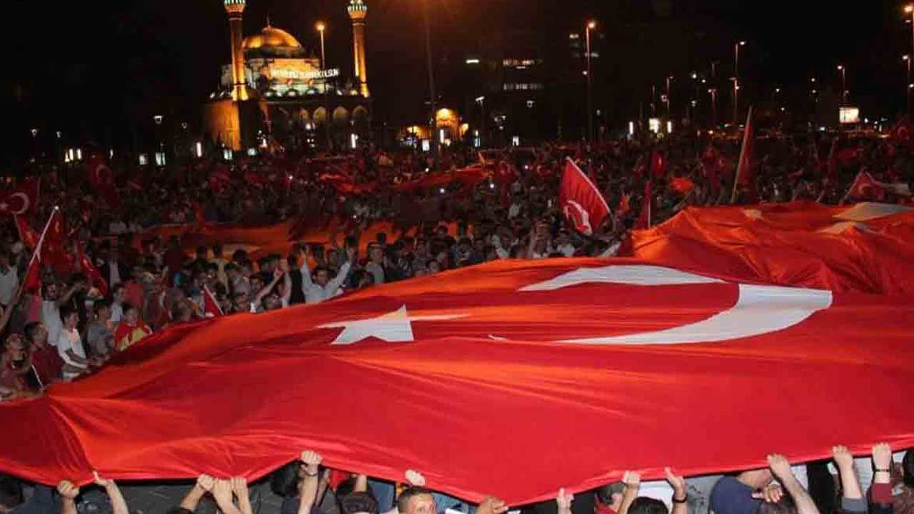 Yarın tatil mi? 14- 15 Temmuz resmi tatil mi? - Resim: 1