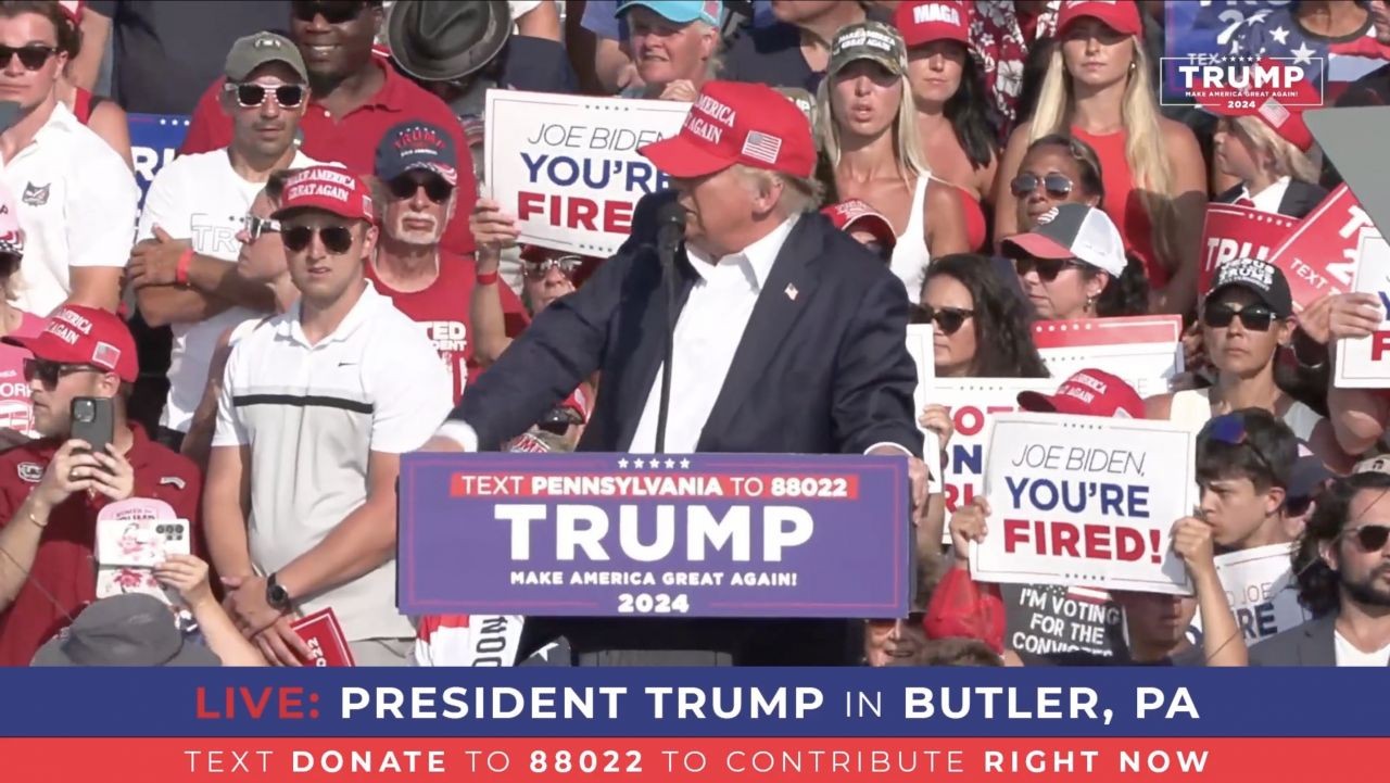Donald Trump'a yönelik saldırı anı böyle görüntülendi! İşte saniye saniye suikast girişimi - Resim: 2